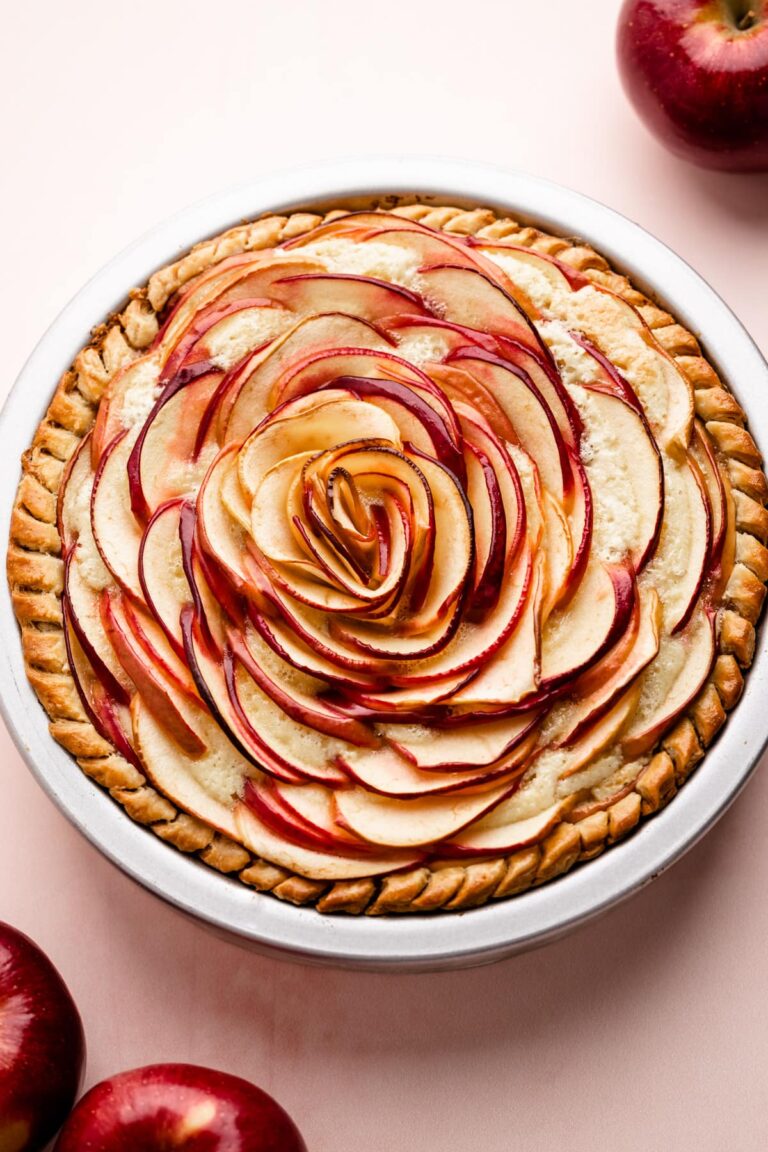 Tarte aux pommes et aux amandes à la rose